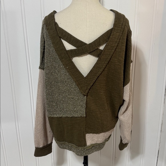 POL Olive and Beige V-Neck Sweater - Picture 4 of 9